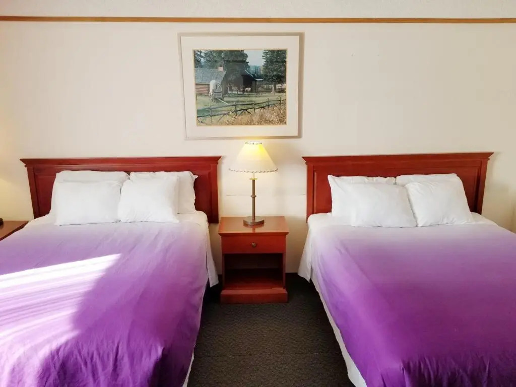Moosomin Country Squire Inn
