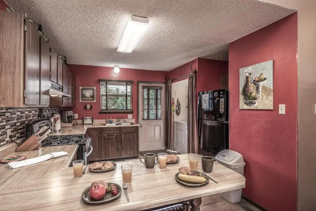 Fox Hollow Condo #08, 2 Bedrooms, Sleeps 6, Wood Stove, Barbecue