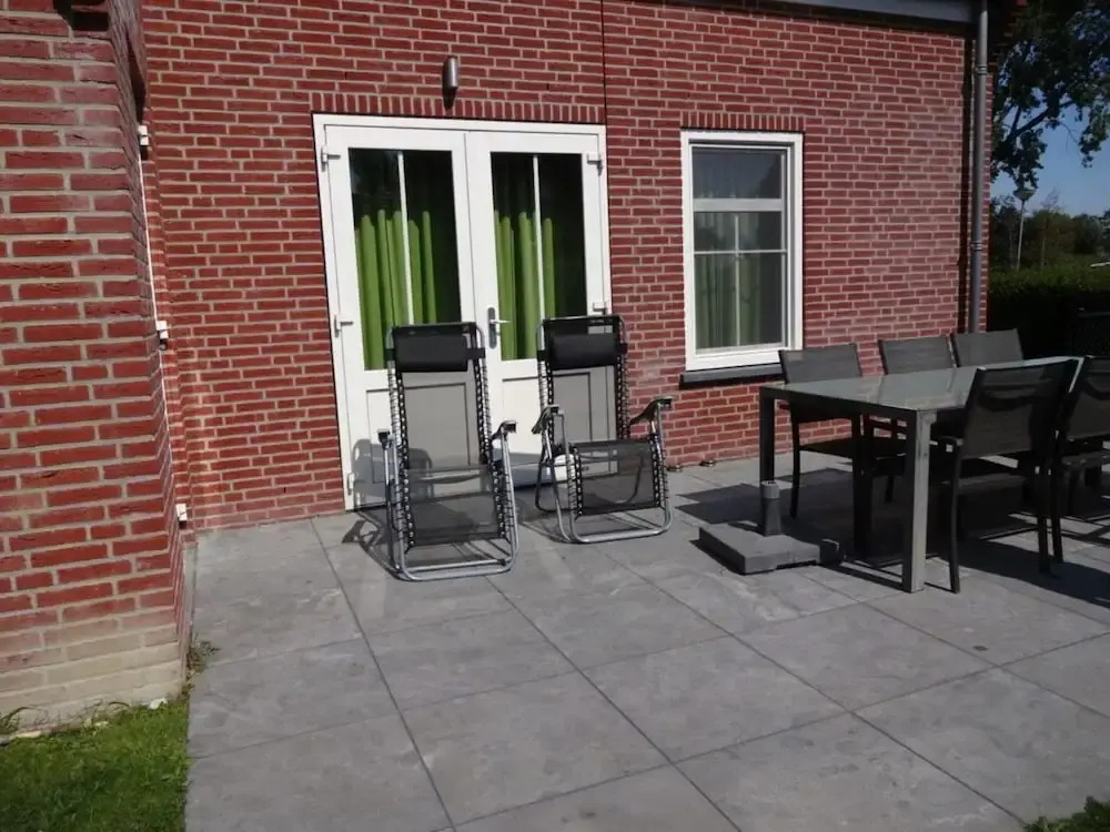 House in Netherlands for 8 With Modern Comfort