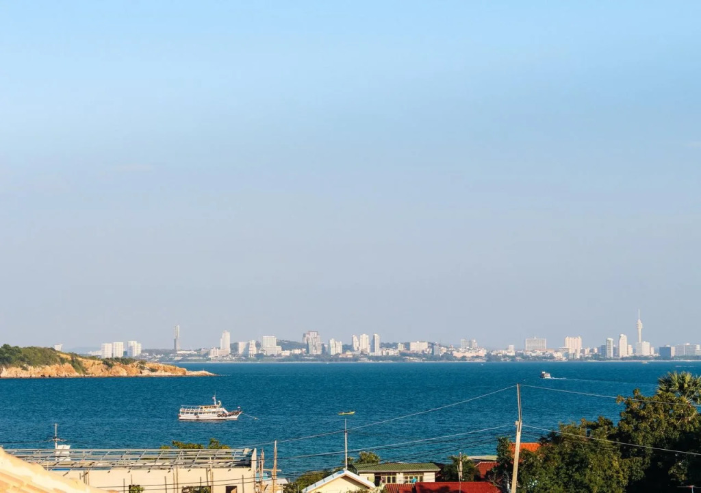 ชรัส รีสอร์ท เกาะล้าน
