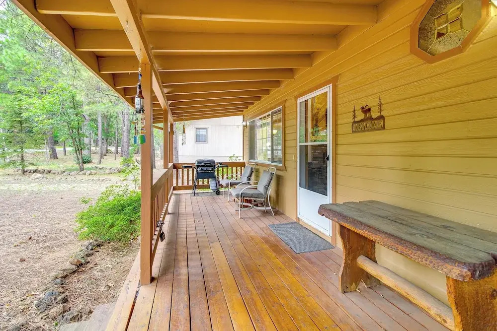 4 Mi to Lake: Pet-friendly Cabin in Pinetop