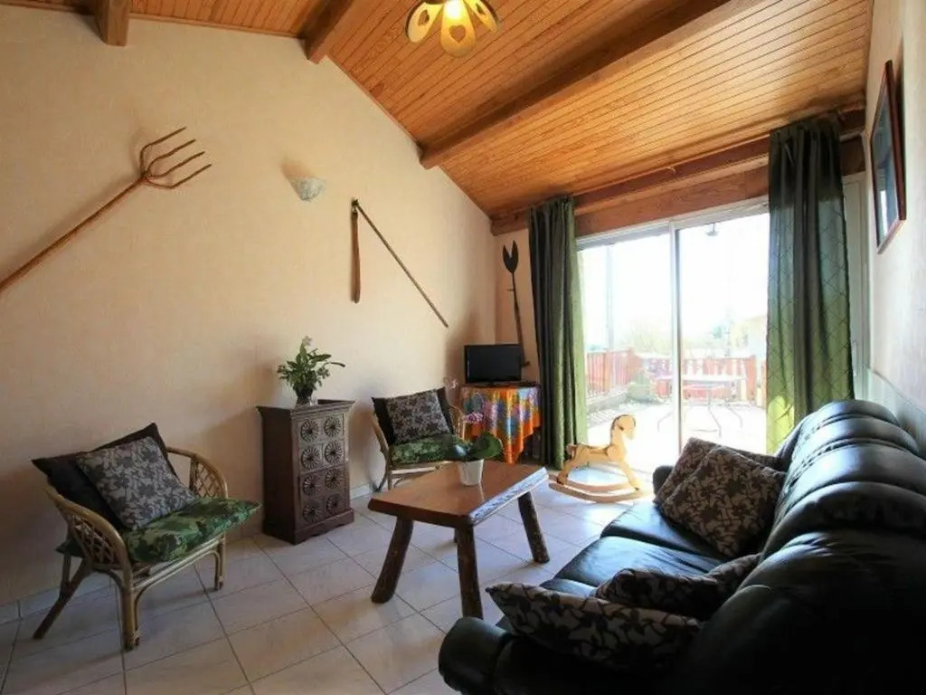 Gîte en pierre avec terrasses, proche de sites médiévaux, idéal pour famille avec équipements bébé. - FR-1-582-256