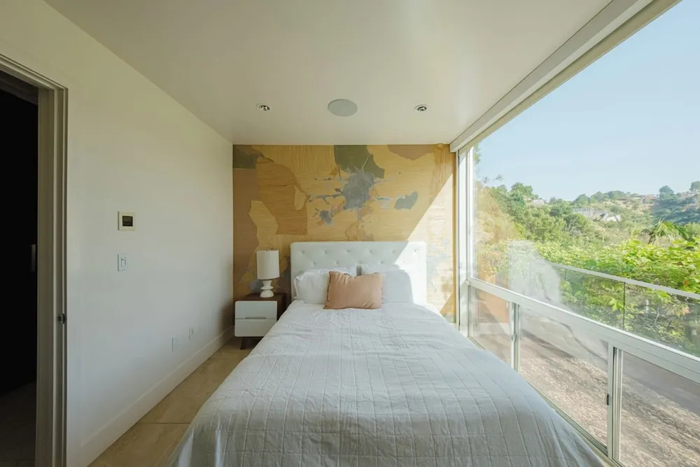 Zen Estate - Luxurious 5BR Beverly Hills Sanctuary With Pool & Canyon Views