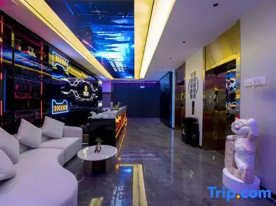Hongya Blue Whale E-Sports Hotel