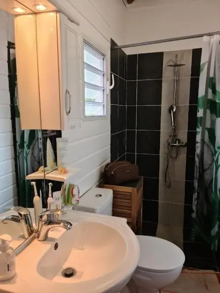 Le Marin - Bungalow - Escapade en couple - Paisible - Wi-Fi - Climatisation - Joyau caché - Calme - Plages du Sud & Marina du Marin à quelques minutes en voiture - "sea, sxx and sun" - Cadeau de bienvenue - Acheminement sur demande moyennant supplément
