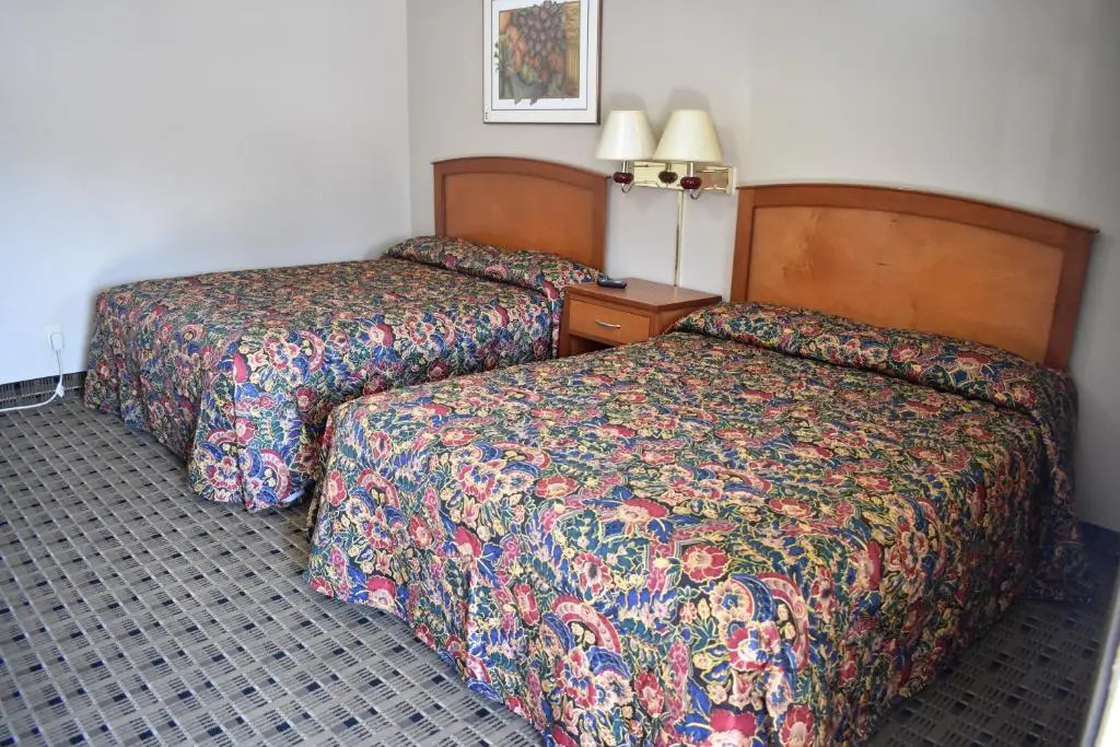 Economy Inn & Suites