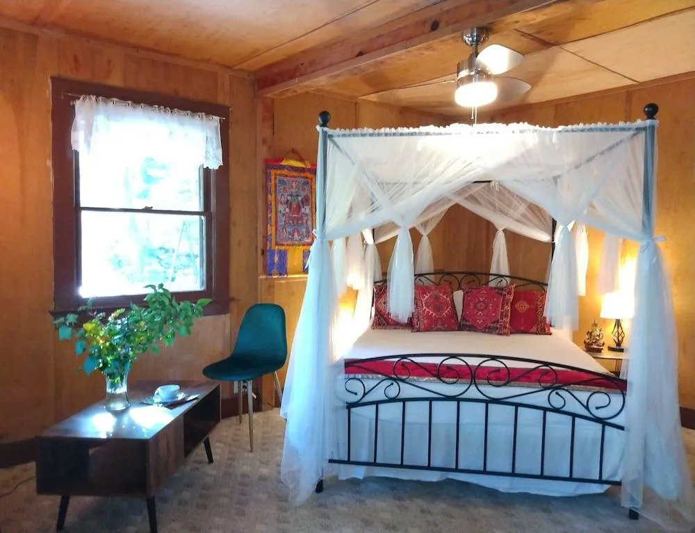 Quiet Mind Lodge Retreat & Spa  Sequoias