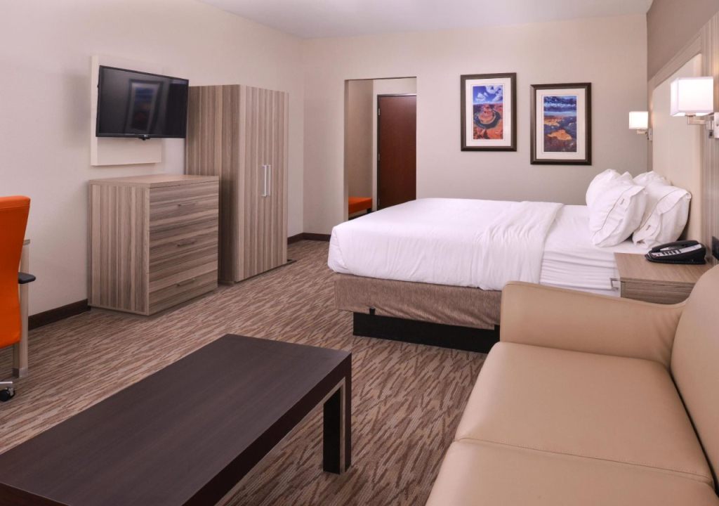 Holiday Inn Express & Suites Williams by IHG