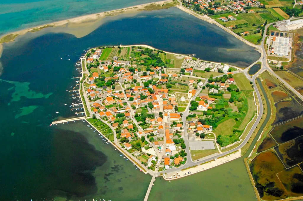 Sandra - 40m From the sea & Parking - A1