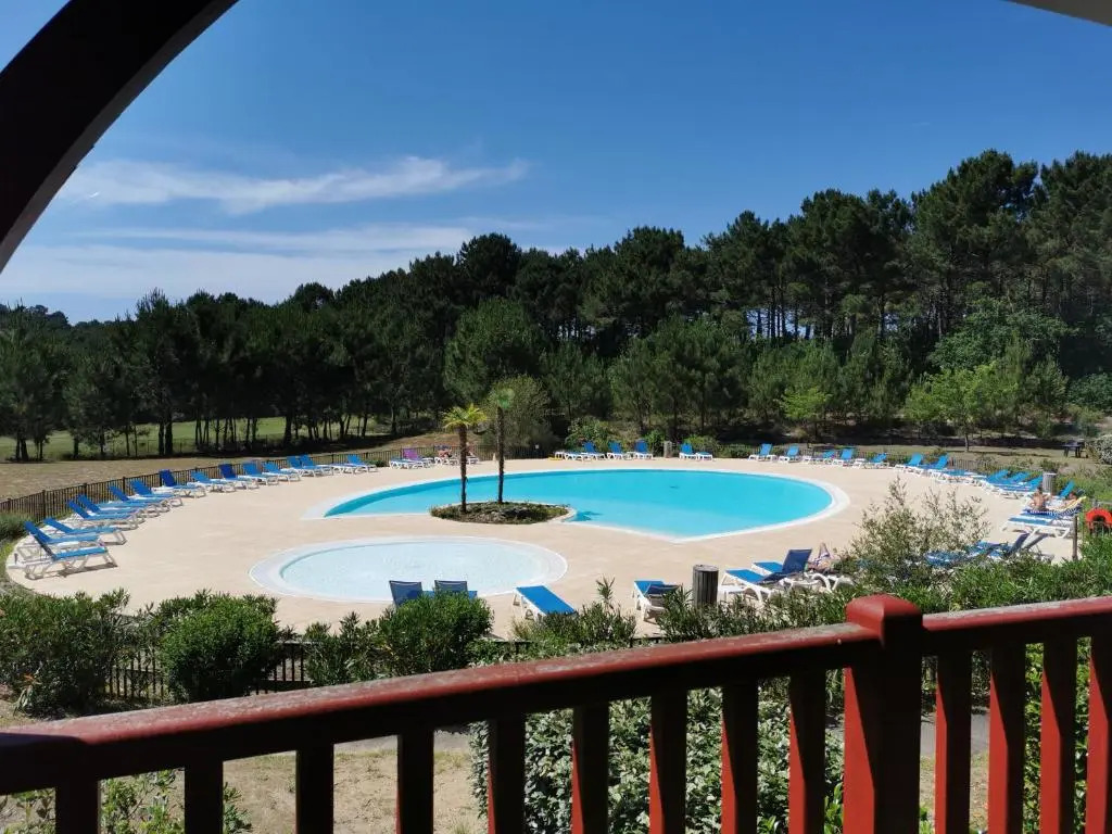 Appartements au coeur du golf, proche du lac et vélodyssée