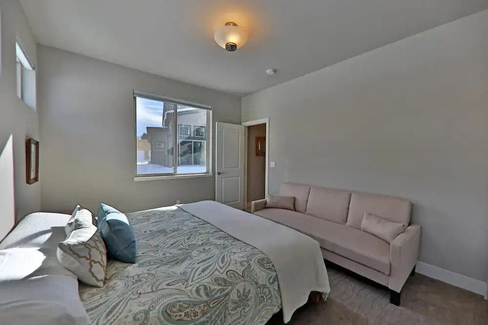 Journey Way Townhouse 2 Bedrooms 2 Bathrooms Condo