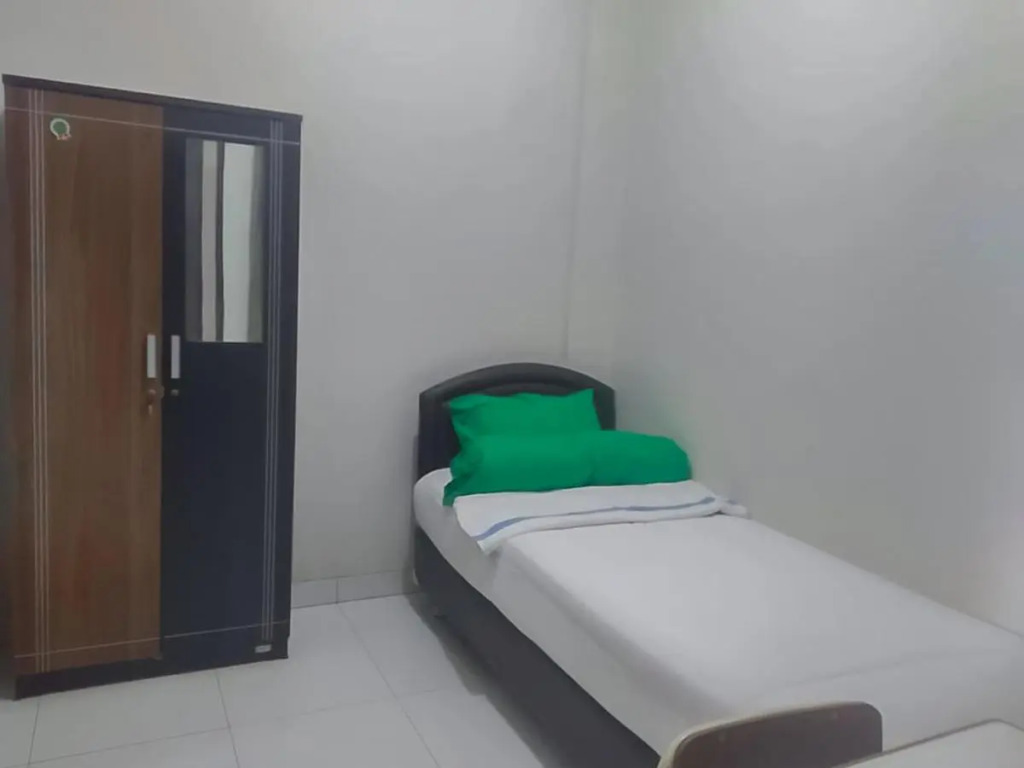Colombus Residence Karawang Mitra RedDoorz