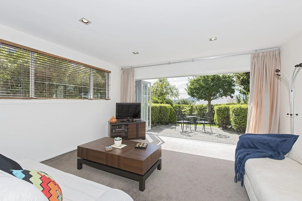 Perfect Central Location, 1/2 way CBD & Airport