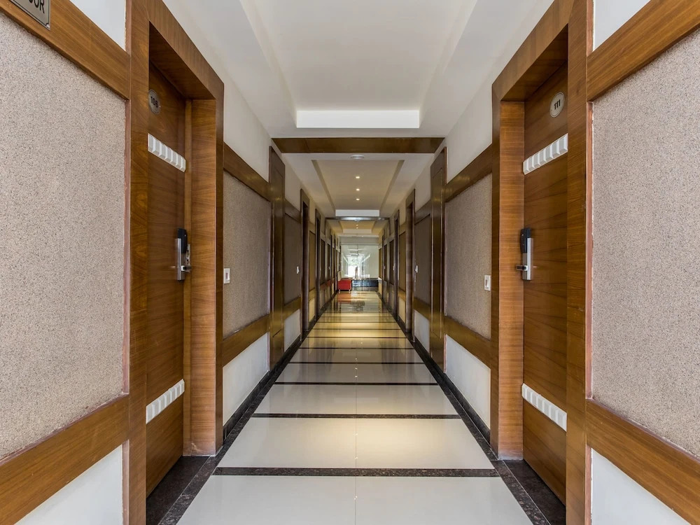 13104 Hotel 25 Hours