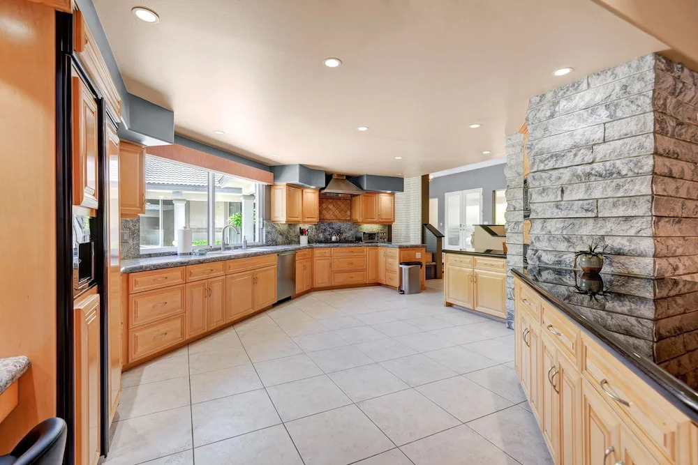 77545 Robin Road House 5 Bedrooms 5.5 Bathrooms Home