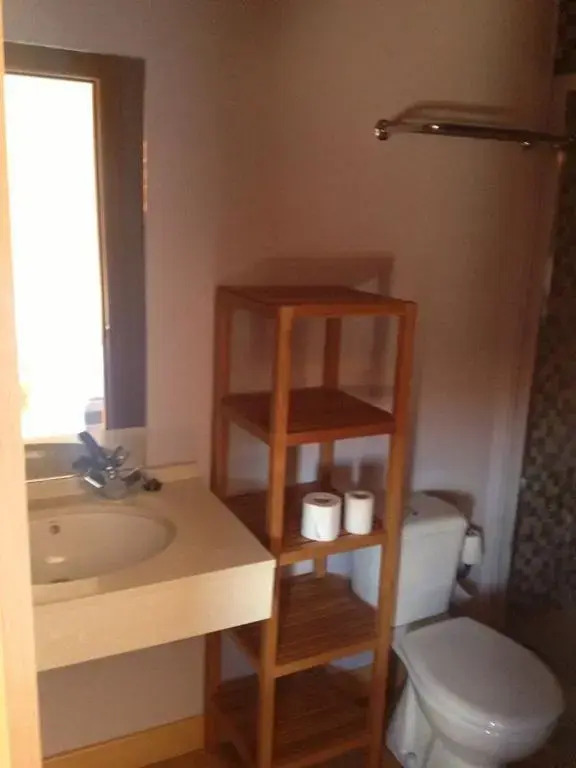 Apartamentos Emilia Feo León Gótico