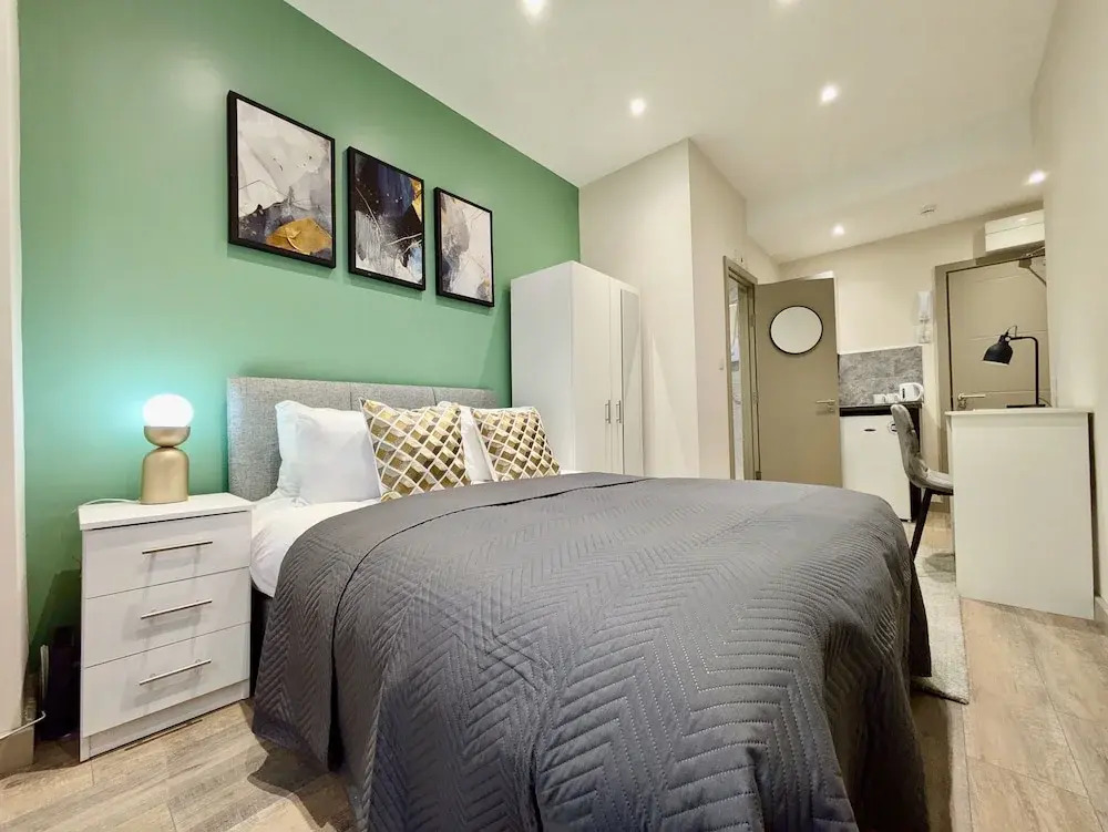 Battersea Park Chic Studio Serviced Apartments