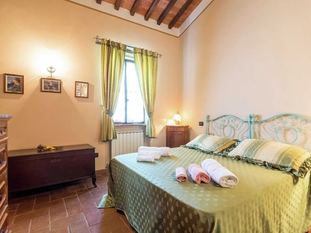 Apartment on farm amidst the Umbrian hills