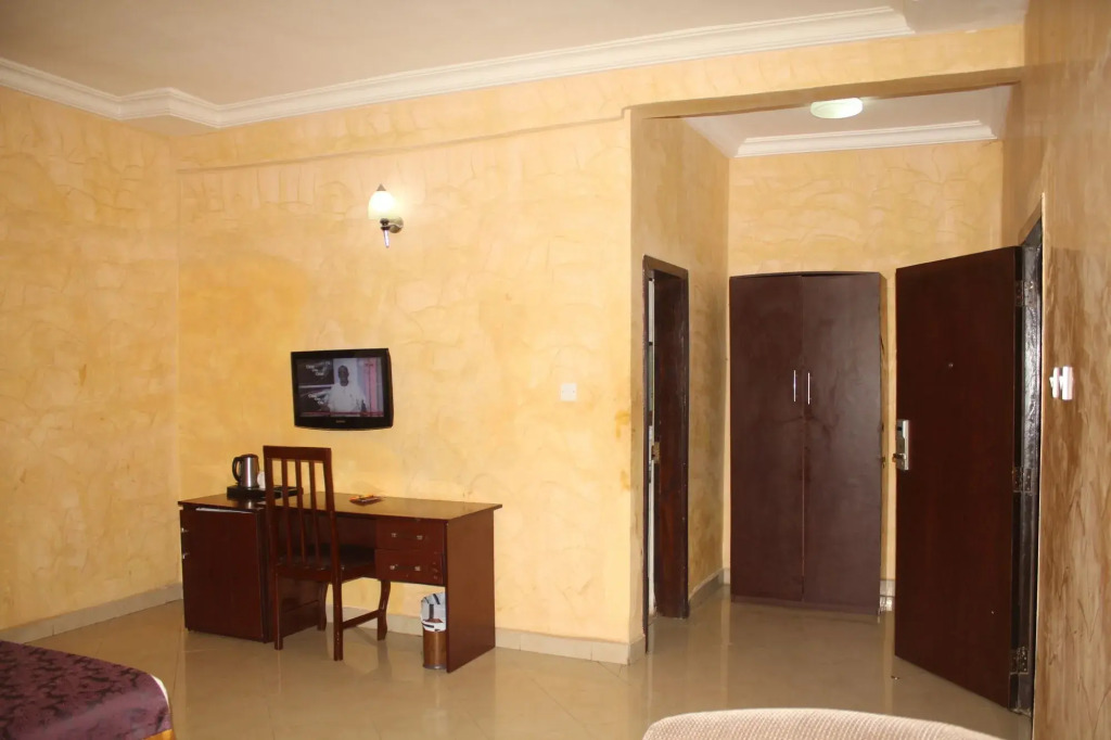 Bestway Luxury Suites