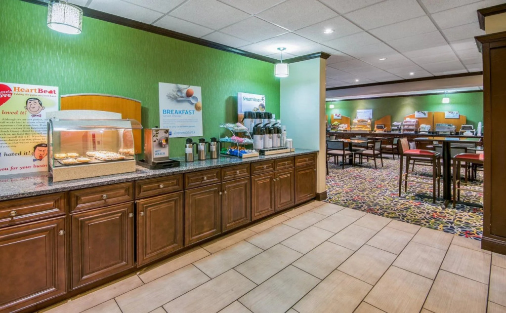 Holiday Inn Express Cleveland Airport - Brook Park by IHG