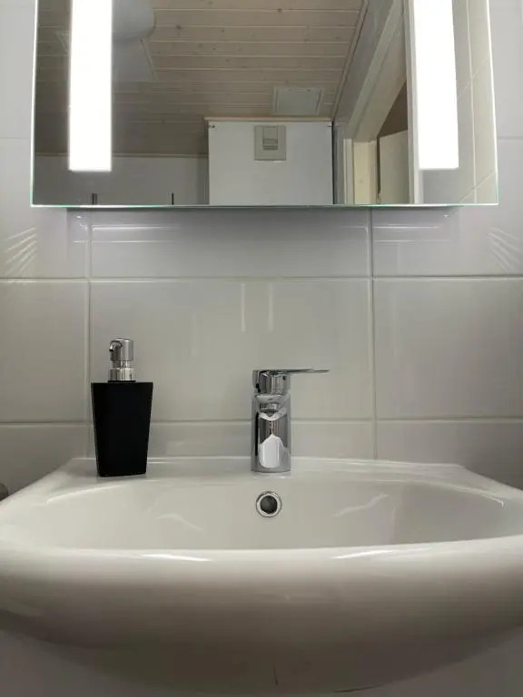 Arctic Penthouse Studio with FREE parking and high-speed Wi-Fi