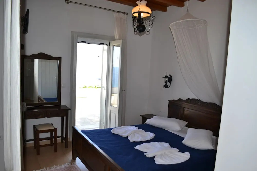 Villa Ioanna Green-grey- Vacation Houses for Rent Close to the Beach