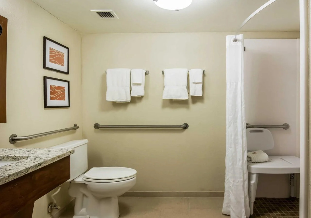Comfort Inn & Suites Hamilton Place