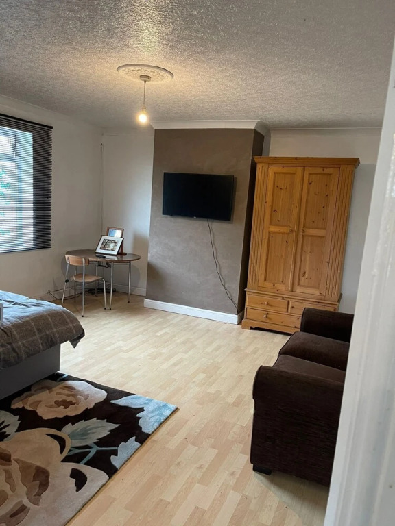 Immaculate 1-bed House in Leeds