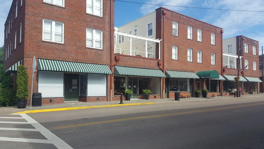 Western Front Hotel