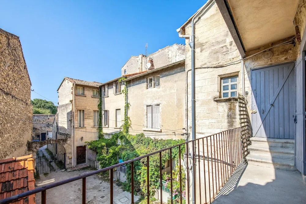 Studio in Villeneuve-lès-avignon, With Balcony