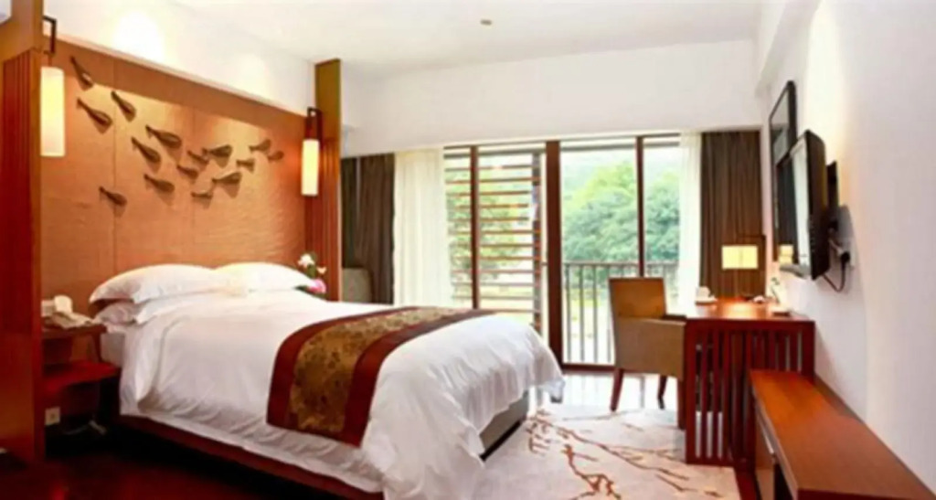 Baiyun Lakeside Hotel