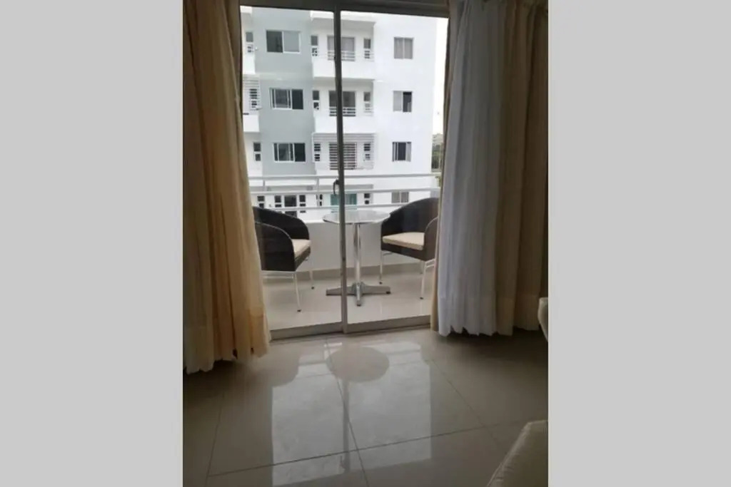 Lia Amanda, 2B con cocinero para desayuno Santiago DR