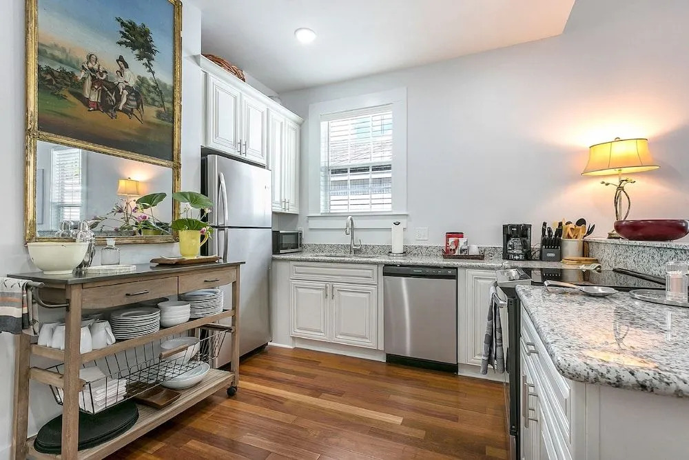 Spacious 5 Bedroom Near Magazine St & Uptown