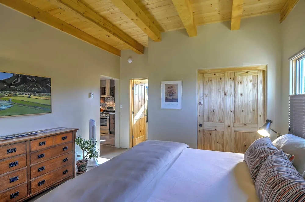 Hidden Santa Fe Gem - Nestled in Tesuque Hills!
