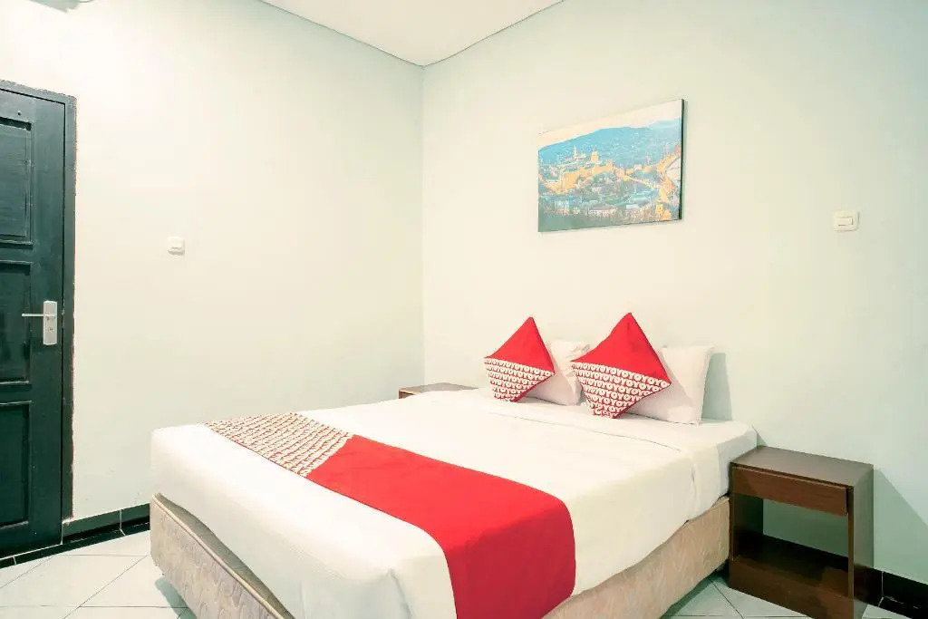 Hotel O Makassar near Mall Panakukkang formerly Sayang Home Stay