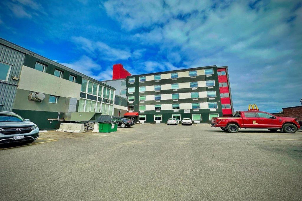 Отель Quality Inn & Suites Thunder Bay Downtown