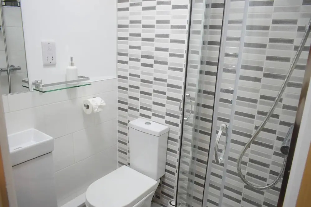 Charming 5 Bedroom Home in High Wycombe Perfect for Families