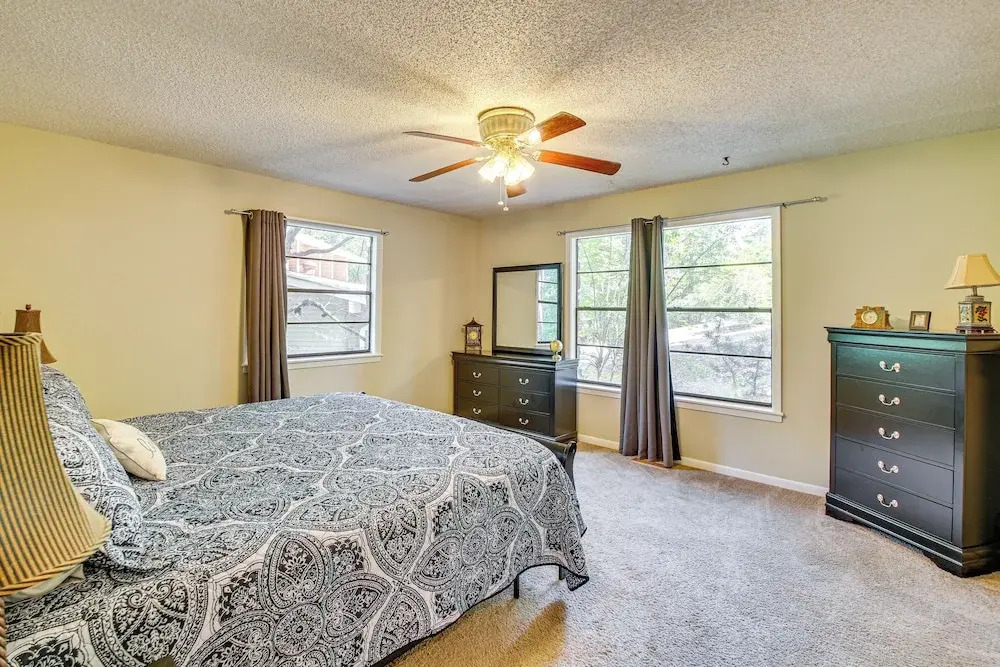 1/2 Mi to DeSoto Lake: Hot Springs Village Home