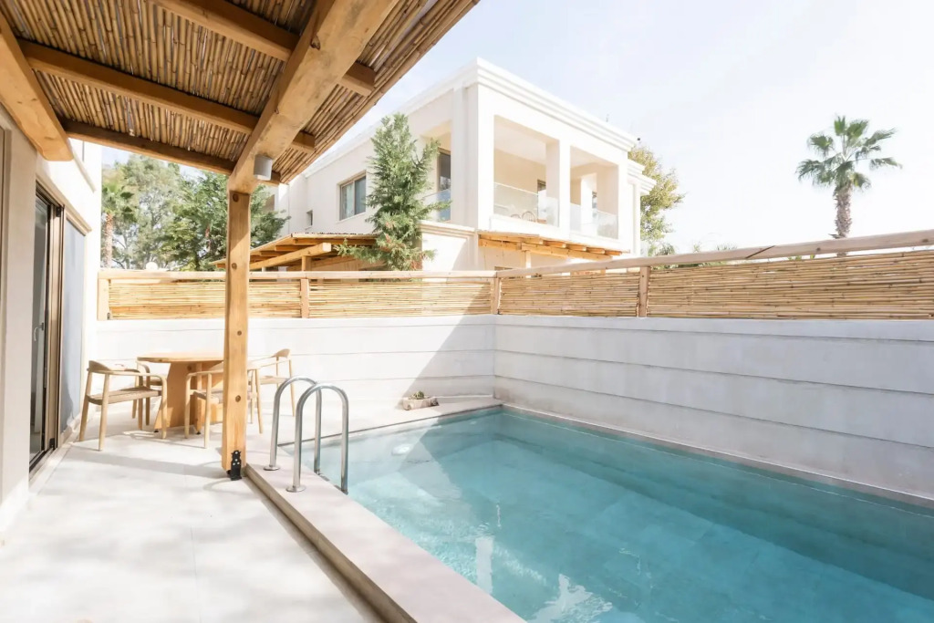 NŪSA suites & villas