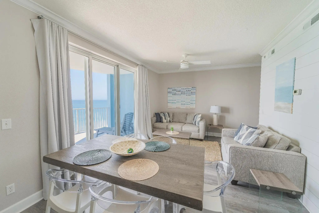 Twin Palms 1703
