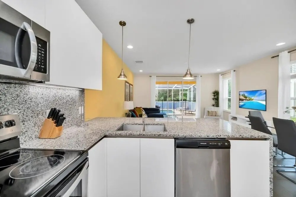 3 Bedroom Modern Town Home With Pool Near Disney! 3 Townhouse by Redawning