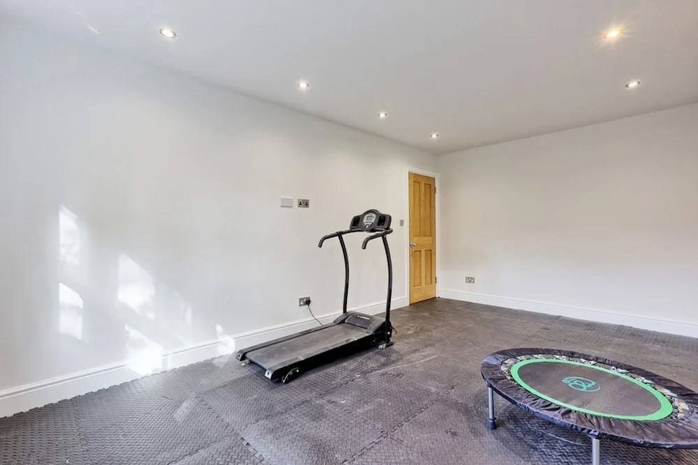 Mayrose House 6BR 4bath Luxe Spacious Retreat