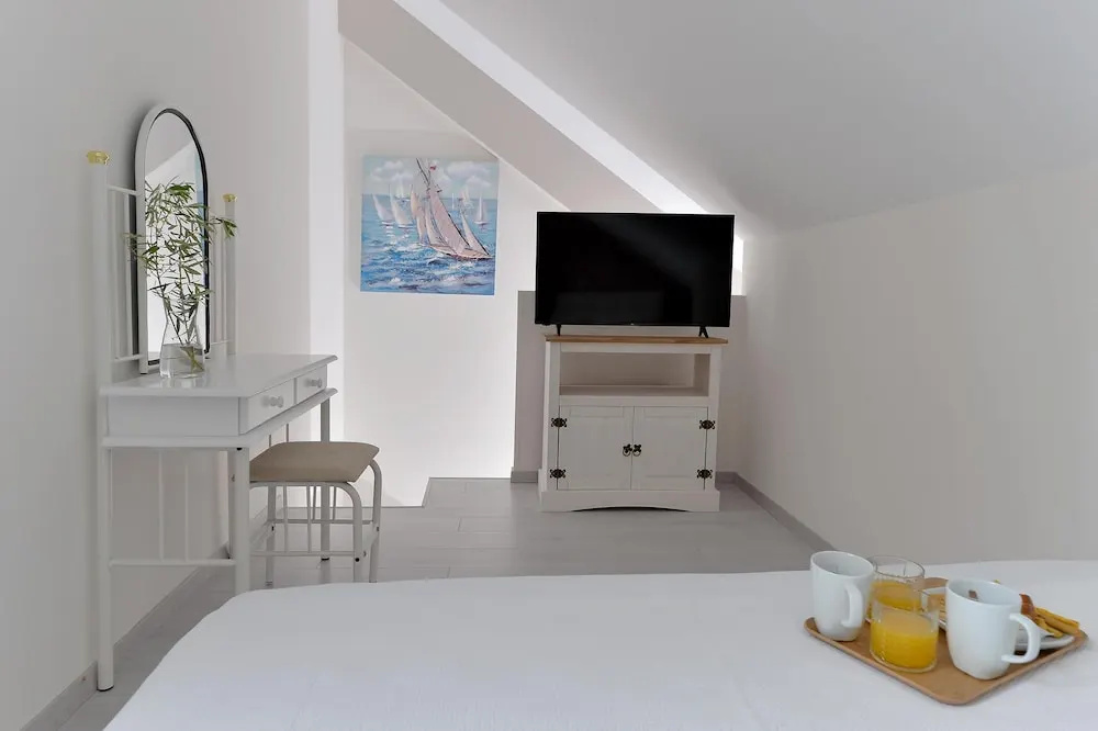 Alekos Suites