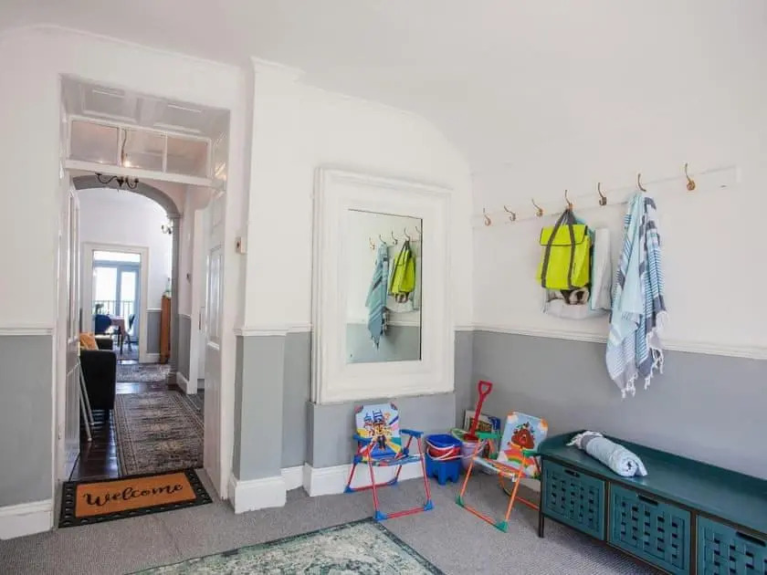 Large House, sleeps 10 with incredible sea views