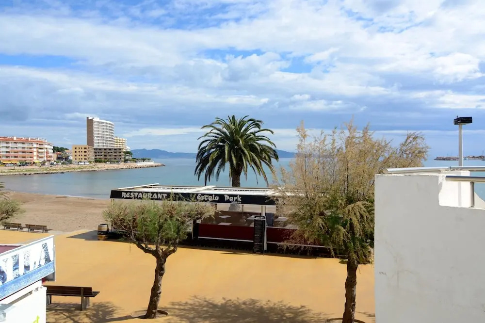 Apartamentos Riells Park