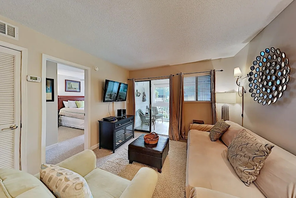 A Peace N Paradise - Contemporary Poolside 2bd/2ba 2 Bedroom Condo