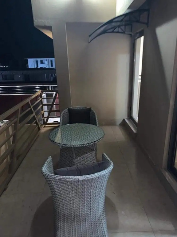 Executive 3 Bedrooms Fully Furnished Apartment Close to Amenities