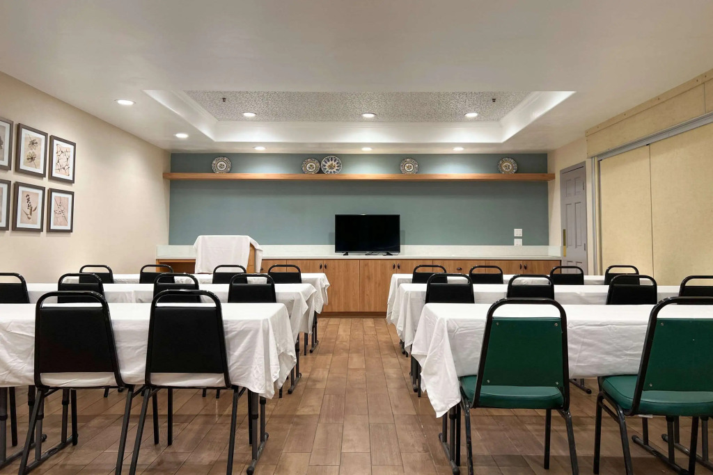 MainStay Suites Orange County John Wayne Airport