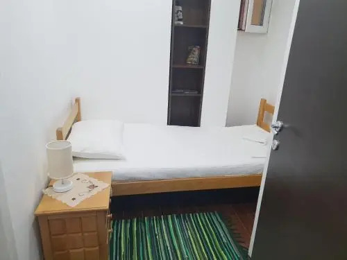 Apartments and Rooms L E F T RIVER Belgrade