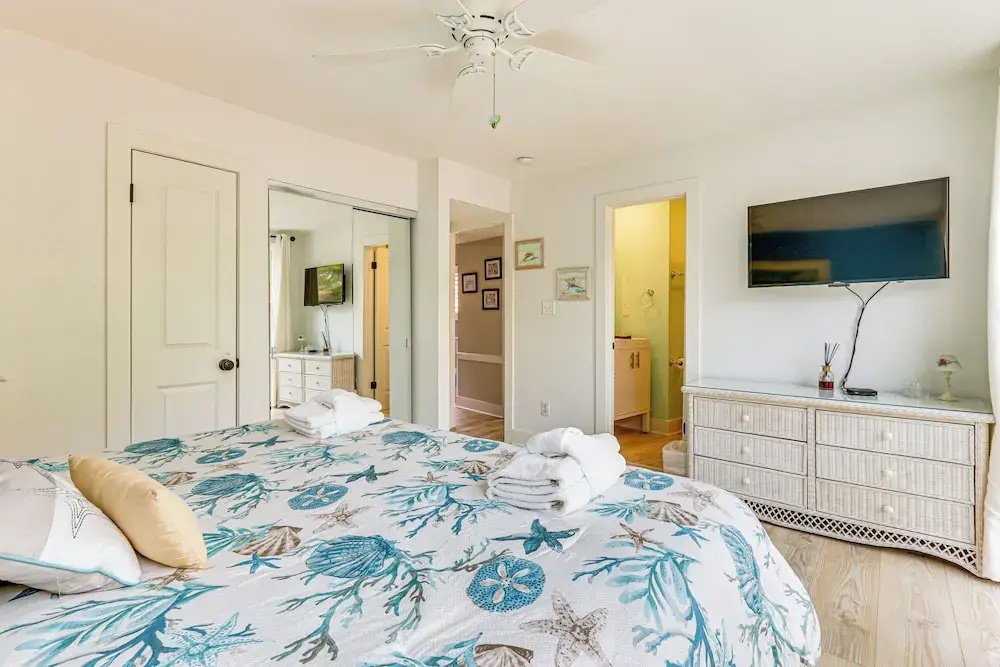 Walk to Beach: Coligny Gem w/ Community Perks